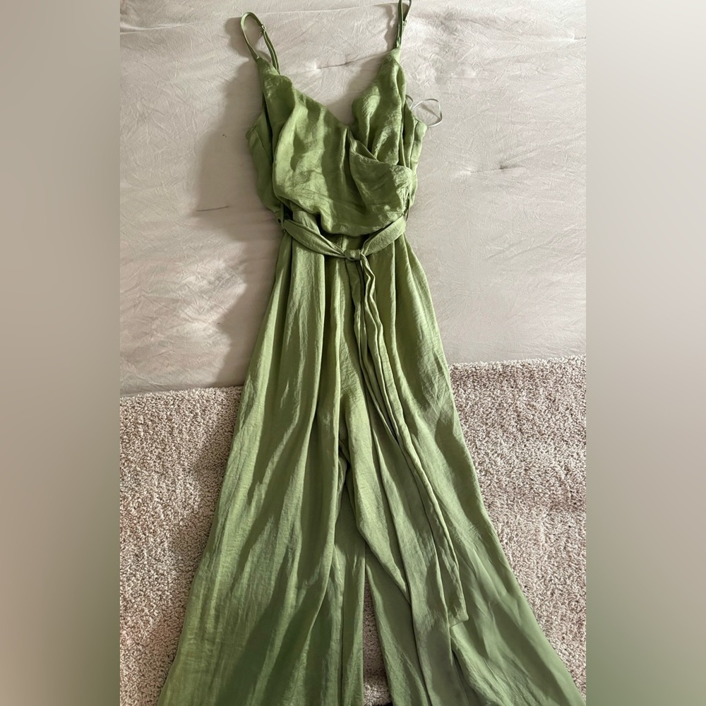 **BRAND NEW** SATIN FASHION NOVA JUMPSUIT